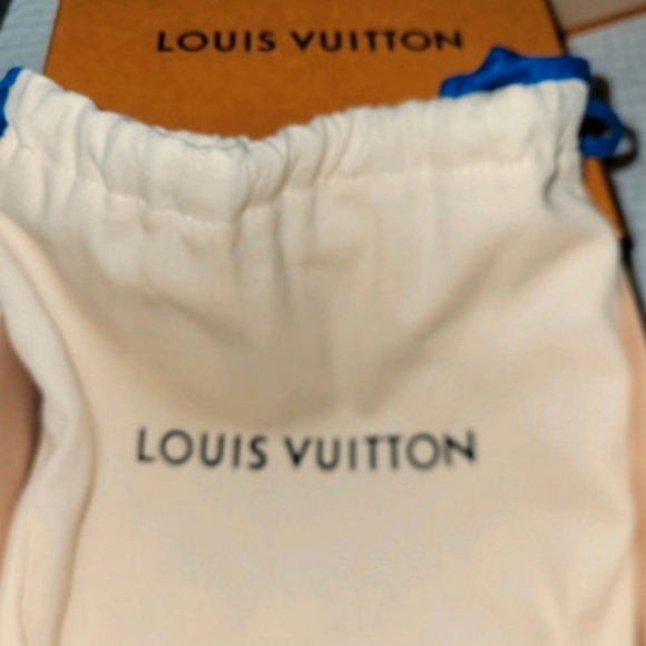 Brand New Men's Yellow Reversible Louis Vuitton Belt For Sale! - Picture 4 of 5